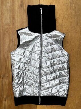 MICHAEL KORS SILVER FOIL METALLIC ZIP UP PUFFER VEST Women’s sz XS Lightweight